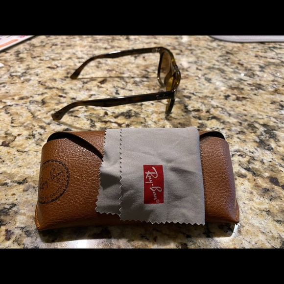 Ray-Ban Sunglasses - Picture 5 of 10